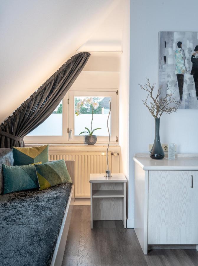 Hotel Zur Krone Meerbusch Esterno foto