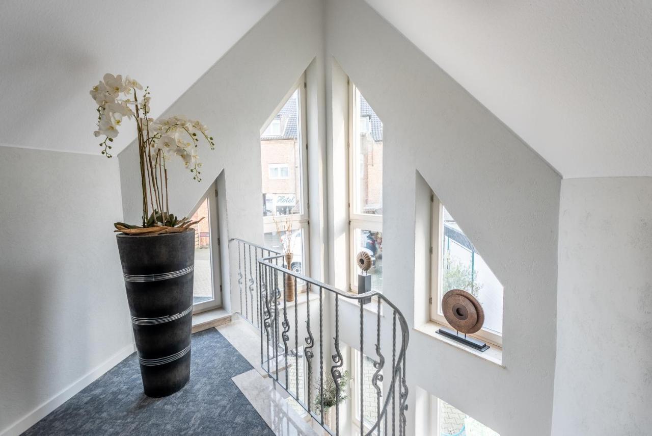 Hotel Zur Krone Meerbusch Esterno foto