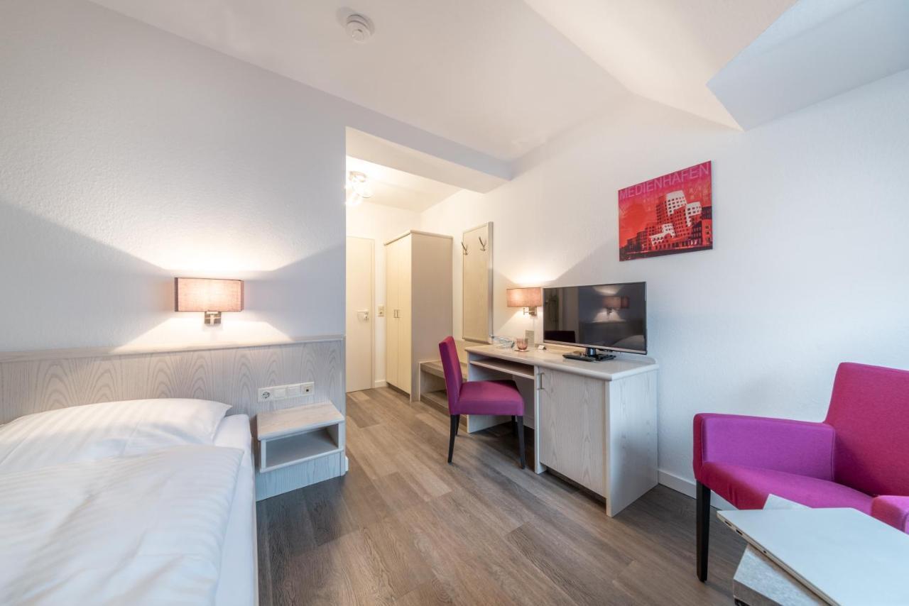 Hotel Zur Krone Meerbusch Esterno foto
